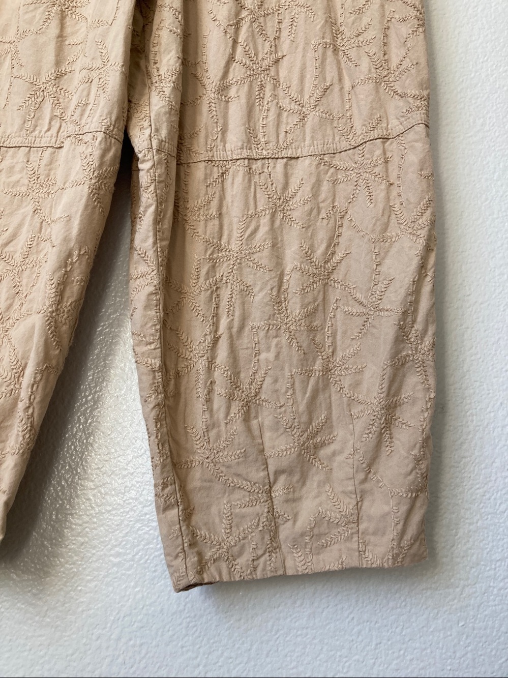 House of Harlow Botanical Embroidered Tan Cotton Cropped Barrel Pants Sz M - Picture 6 of 11